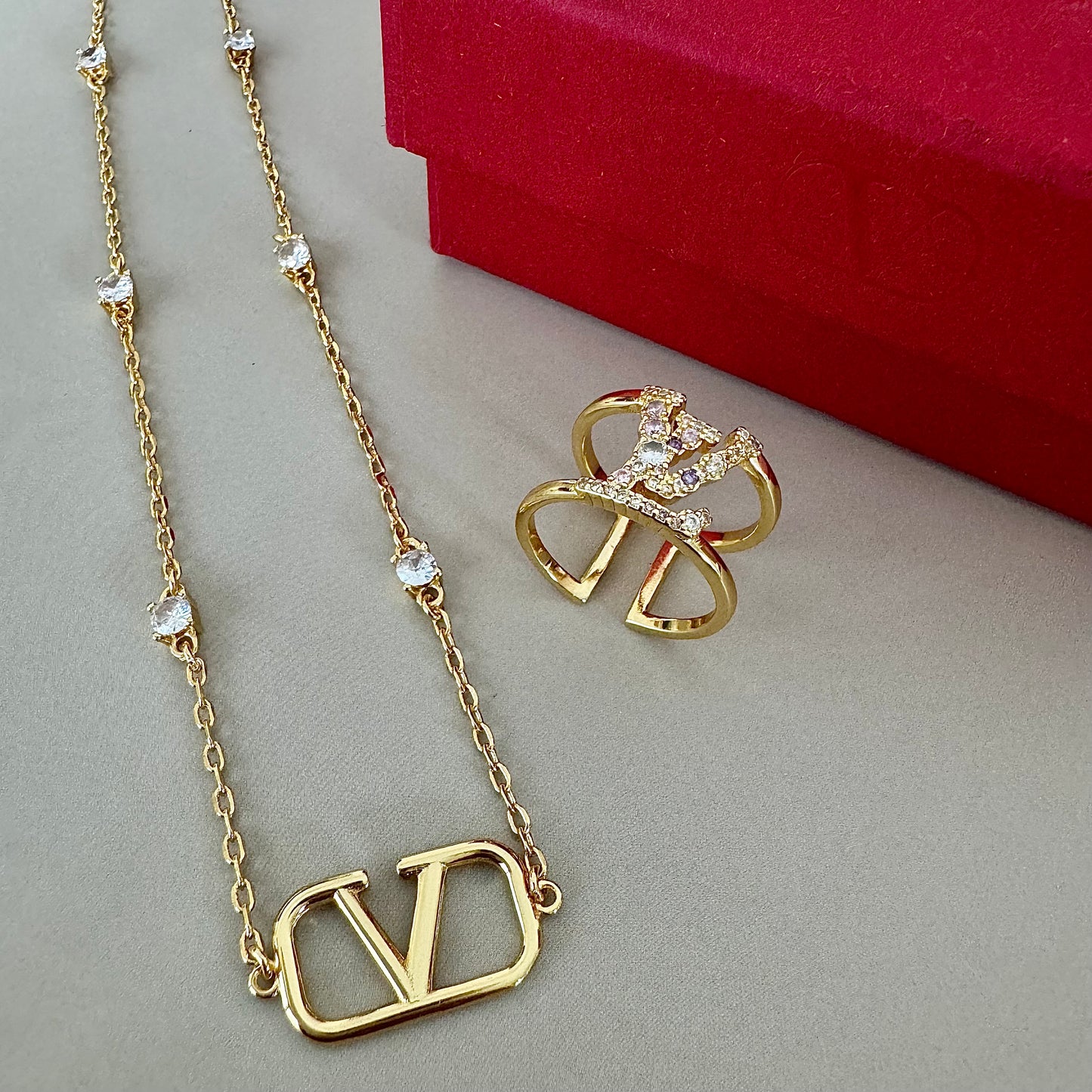 Garavani Necklace